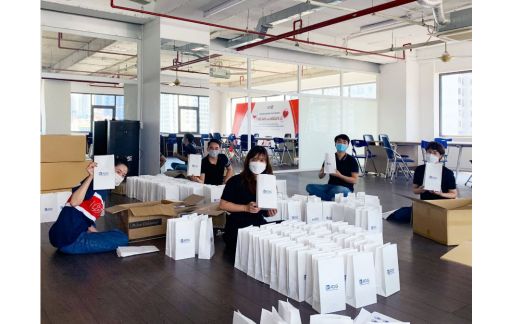 Hàng ngàn phần quà kịp thời và ý nghĩa từ Tập đoàn Austdoor mùa dịch covid-19